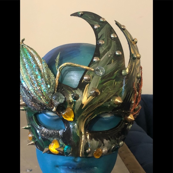 Hand made painted and embellished party posh mask - Picture 5 of 8